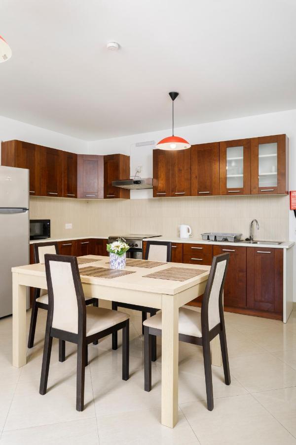 Hilltop Apartments - Stylish Comfort Living Close To The Sea, Bugibba St. Paul's Bay Bagian luar foto